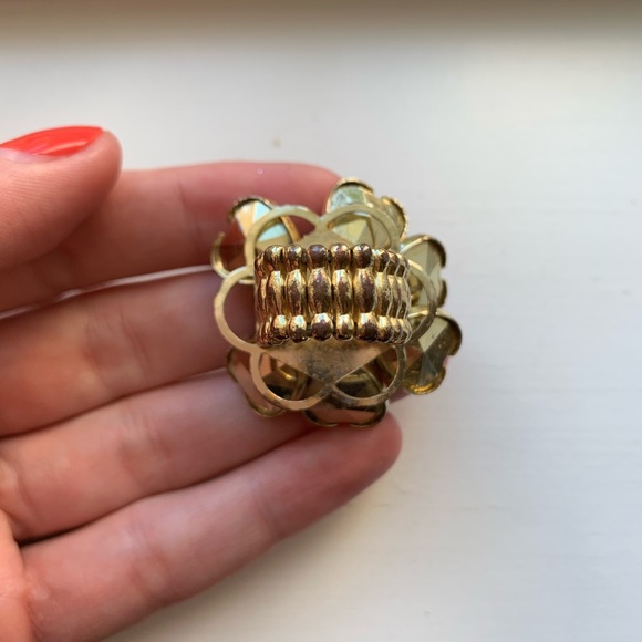 Chunky & shiny gold / diamond flower ring - Picture 4 of 6